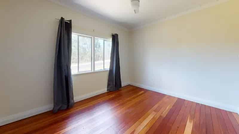 House for rent in Mount Perry with 3 bedrooms and modern kitchen