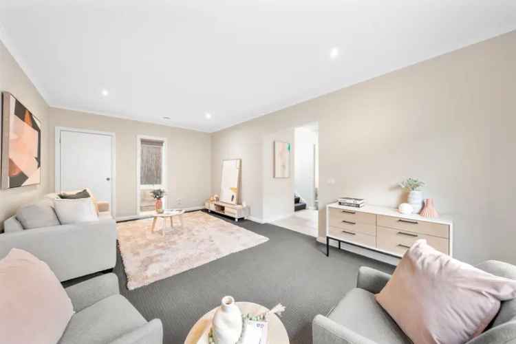 Buy Modern House in Rowville with Exclusive Resident Facilities