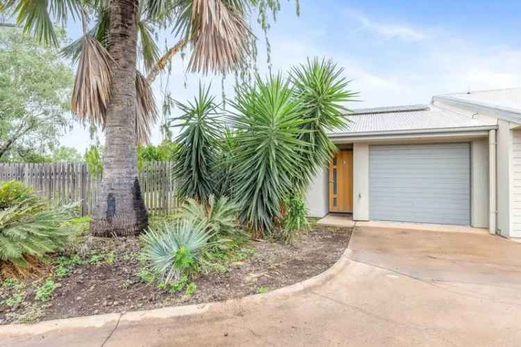 Neat Furnished Townhouse Near Coles