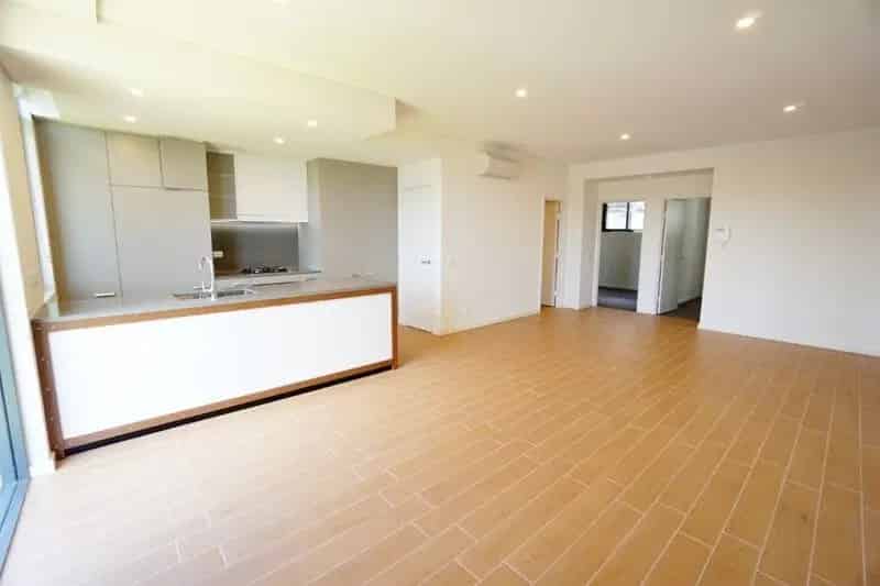 Contemporary Ground Floor Apartment with Private Entry and WATERVIEW
