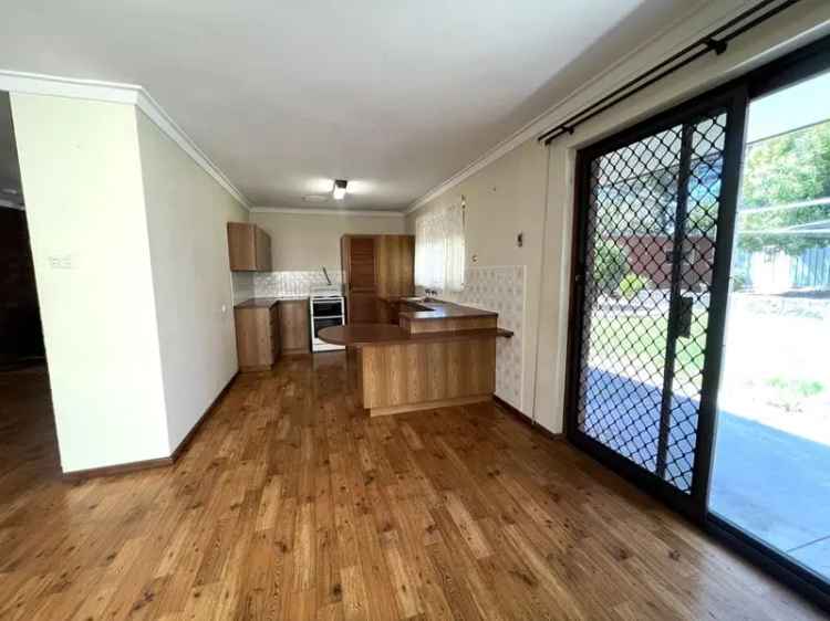 Kalamunda Home: 3 Bed, 2 Bath, Workshop, Solar Panels