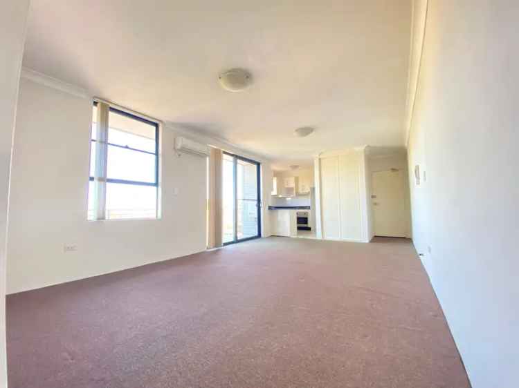 1 Bedroom Furnished Apartment Sydney CBD Study Room Modern Kitchen