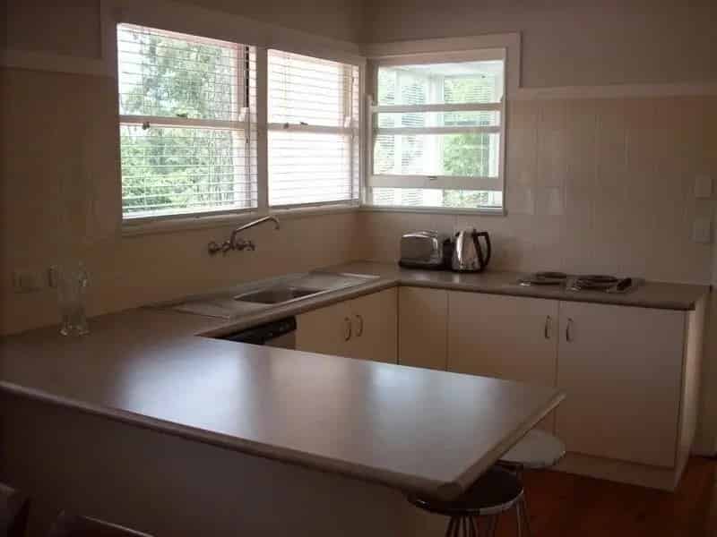 House For Lease - 8 Fairholme Street, Mount Lofty QLD 4350