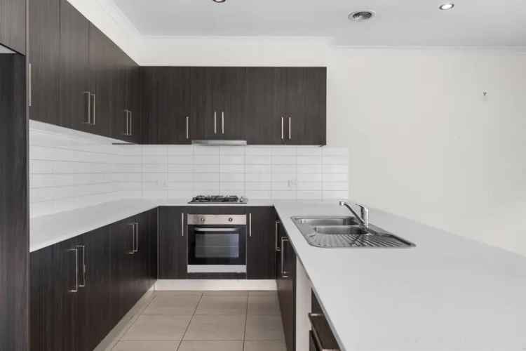 Mernda Villages Estate 2 Bed Home - Open Plan Living - Lock Up Garage