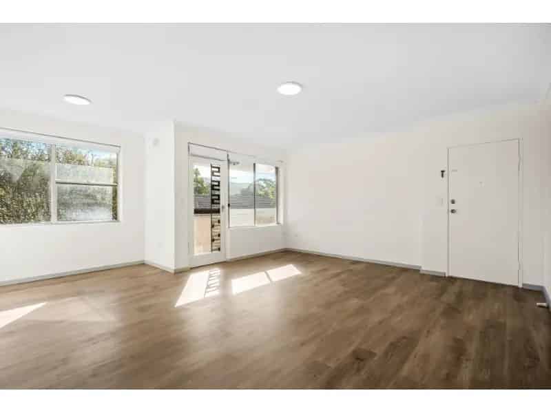 Newly Renovated Top Floor Two Bedroom Apartment