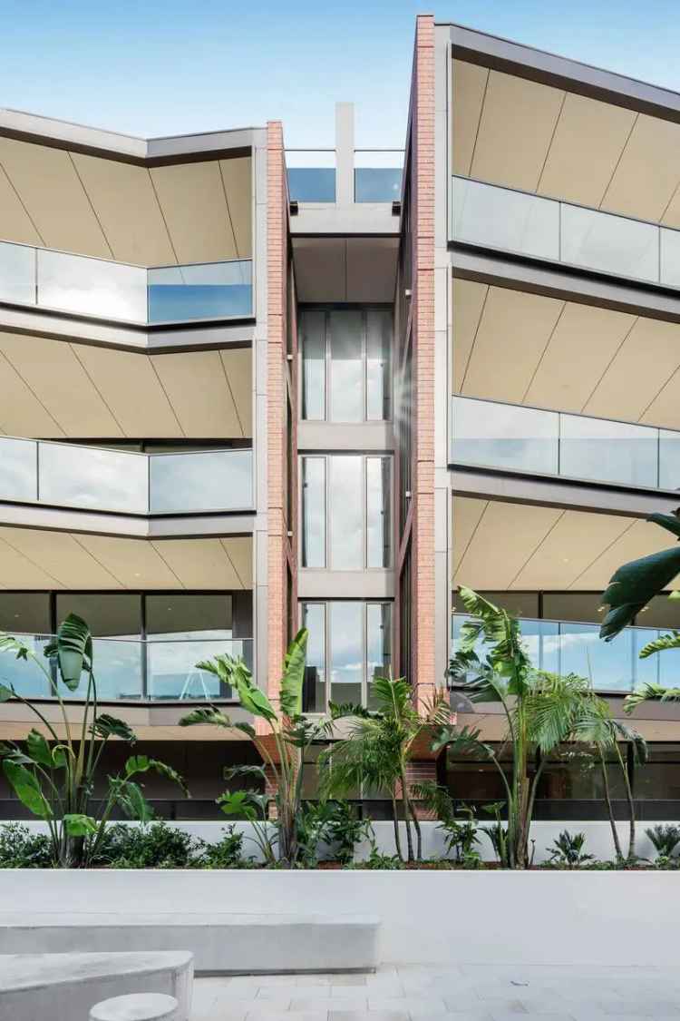 Masterfully Crafted Apartment with Lush Courtyard Outlook