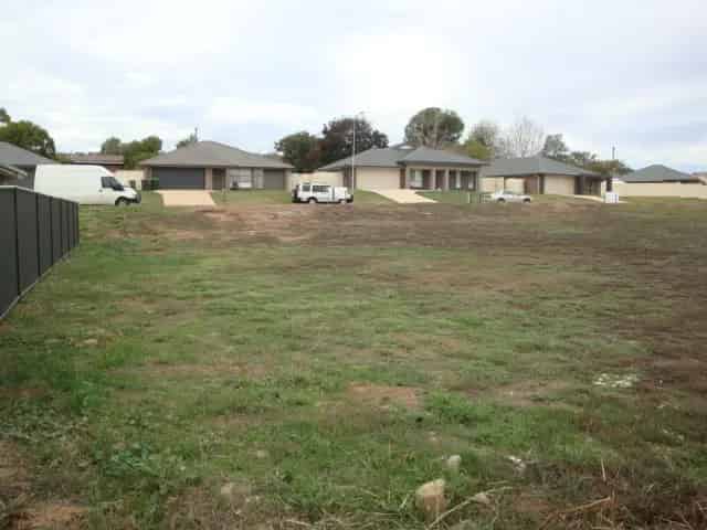 buy land in Oxley Vale with country views and city convenience
