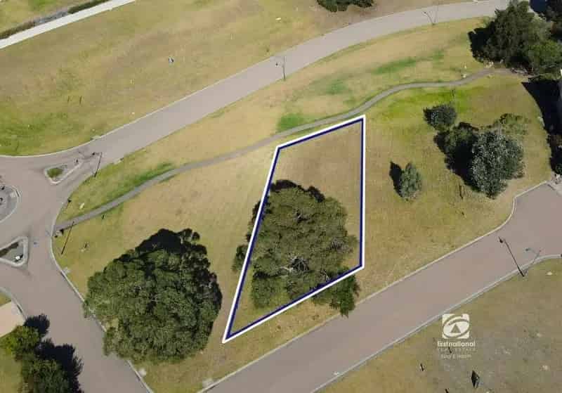 Buy land in Metung with elevated position and nearby attractions