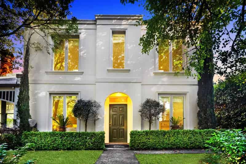 Quality Family Living In Dress Circle Location
