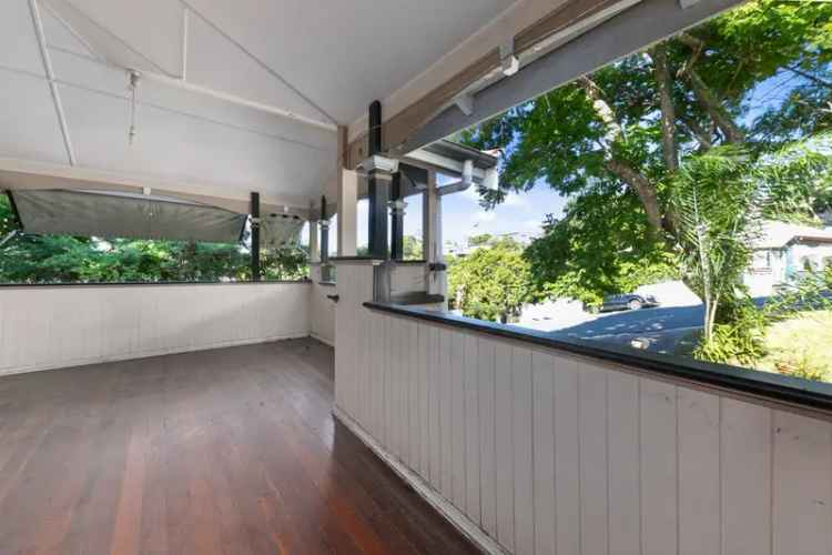 Classic Queenslander Home with Pool and Self Contained Apartment