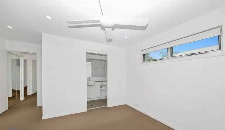 Rental Apartment in Bulimba with Outdoor Areas and Air Conditioning