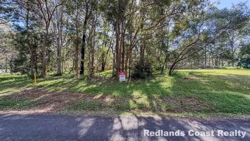 Elevated and Peaceful 564m² Block on Lamb Island
