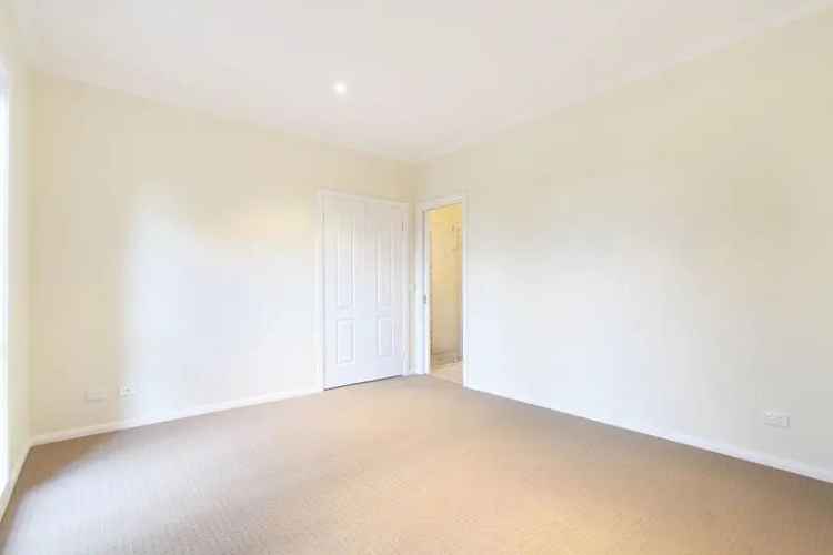 3 Bedroom Townhouse near Melbourne CBD