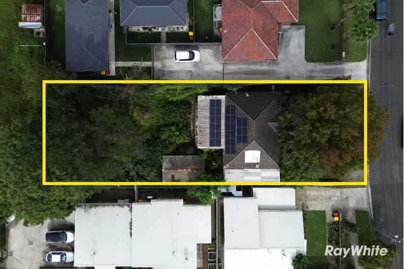 Large 682.9 sqm Block - WALKING DISTANCE TO STATION AND SHOPPING CENTER