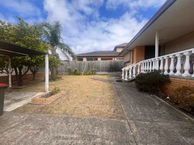 4 Bedroom House 285m² Melbourne Spacious Family Home Near Bridge Road