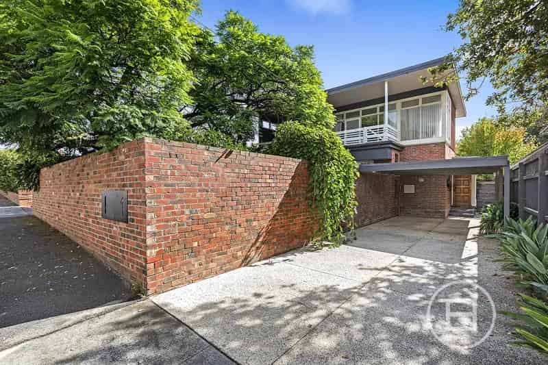 Buy house in Brighton with development potential and luxury features