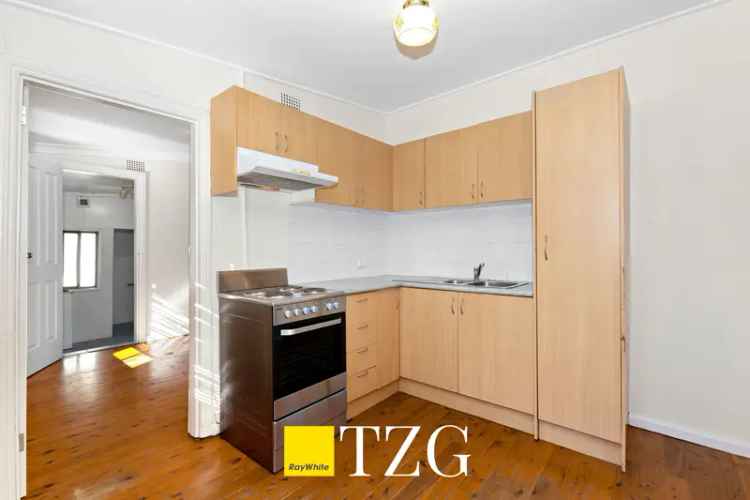 Charming Two Bedroom Home Near Ashfield Station