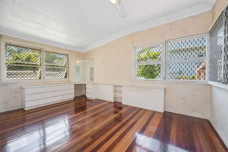 RENOVATE OR REBUILD OPPORTUNITY BOASTING NATURAL BEAUTY ON 1,037SQM