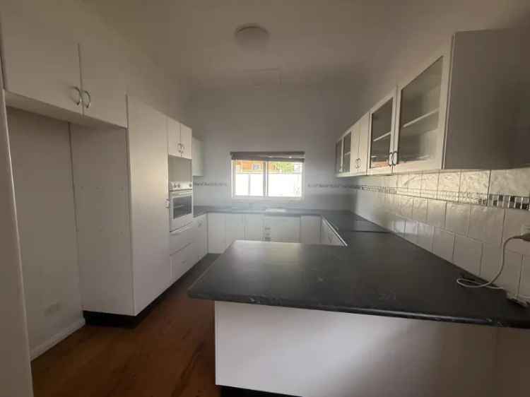 Beautiful 3 Bedroom Home In South Dubbo.