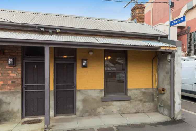 Carlton 1 Bedroom Brick Terrace Near Lygon Street