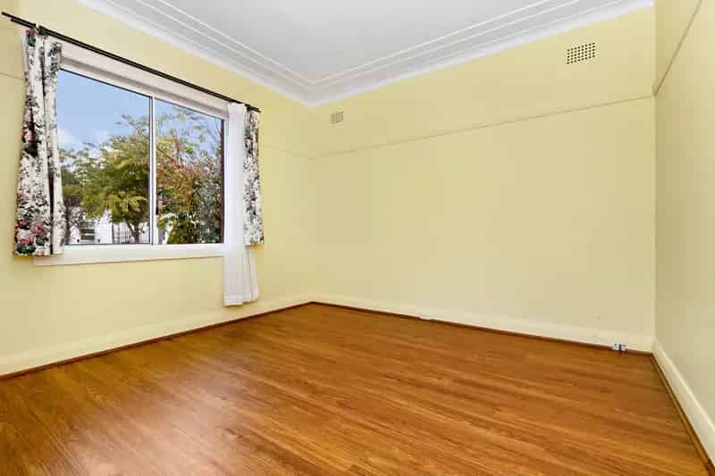 Real Estate For Lease - 32 Pretoria Parade - Hornsby , NSW
