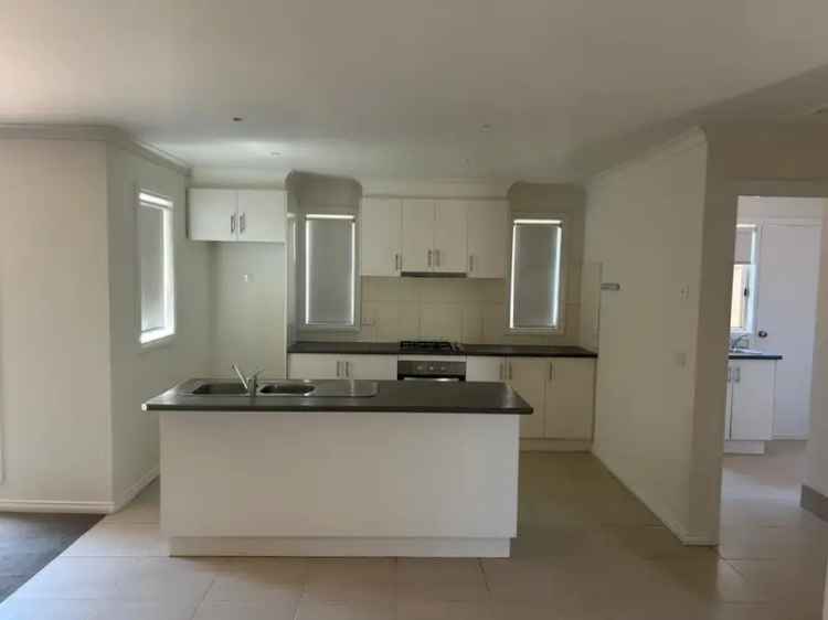 3 Bedroom 171m² Apartment Melbourne Near Schools Shops Transport