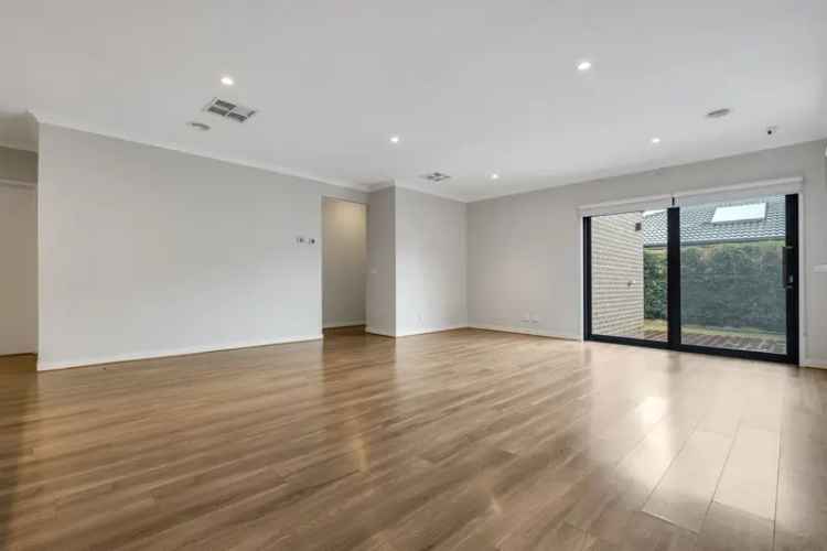 4 Bed 2 Bath House 221m² Melbourne Family Home