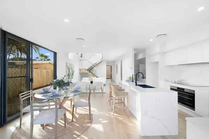 Chic Beachside Residence! Get in Quick!