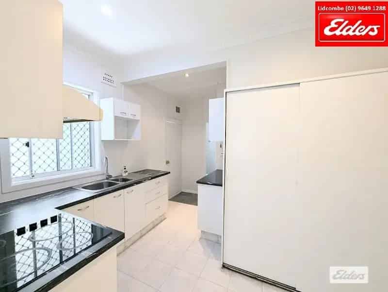 2 rooms house of 214 m² in Sydney