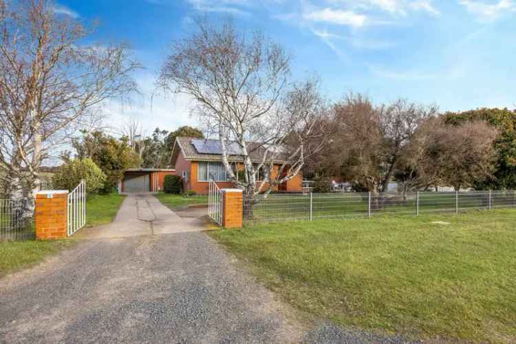 Dual-Dwelling Opportunity In Buninyong Region on 10 Acres - Ideal for Family Living or Investment!