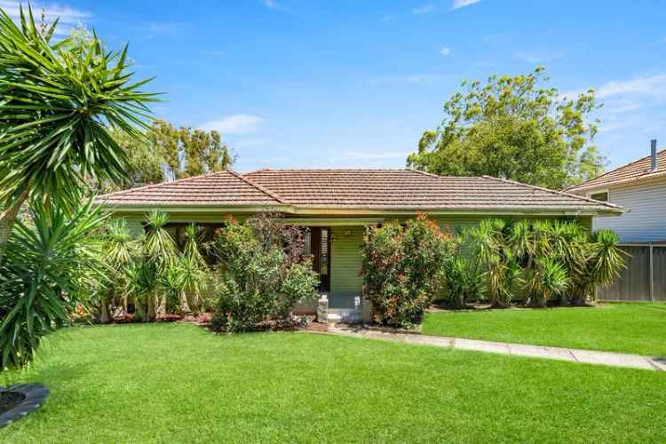 Family Haven in Baulkham Hills North 3 Bed 2 Bath Pool