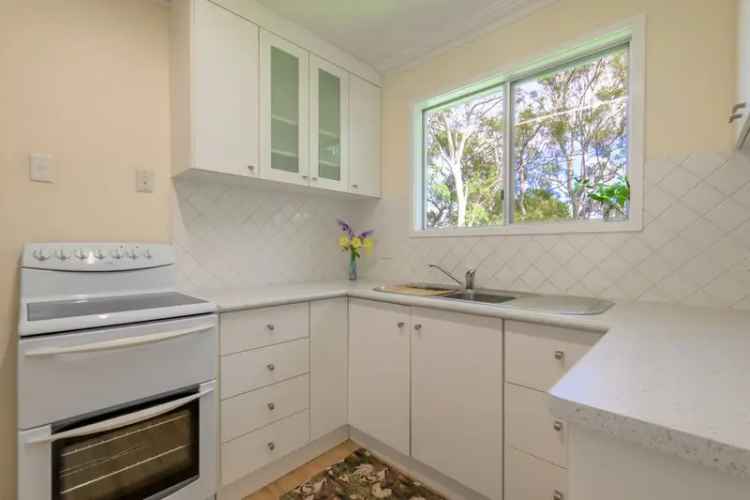 3 Bedroom Home Updated Kitchen and Bathroom Quiet Street