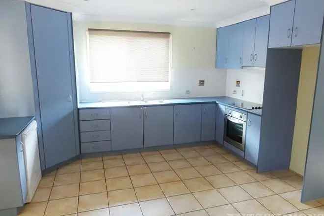 3 Bedroom Home Perfect for Family or Investment