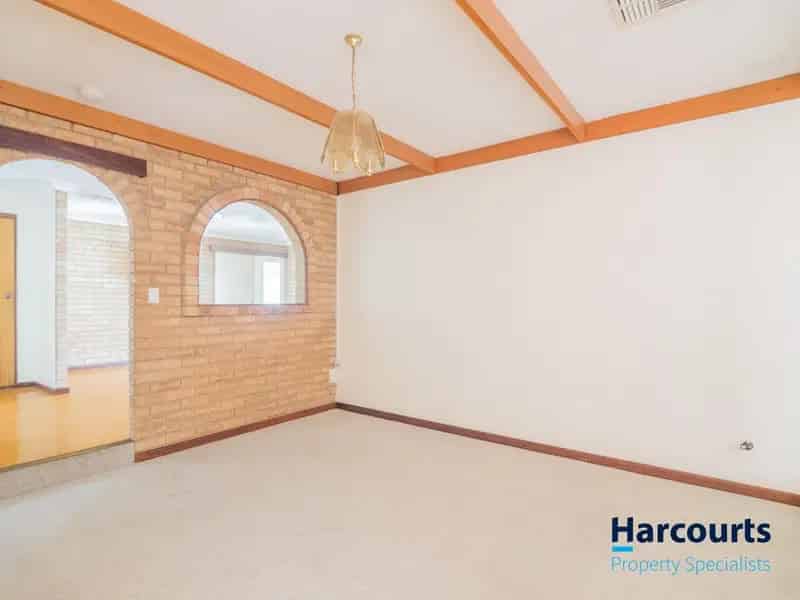SPACIOUS 4x2, WALK TO HOSSACK PARK
