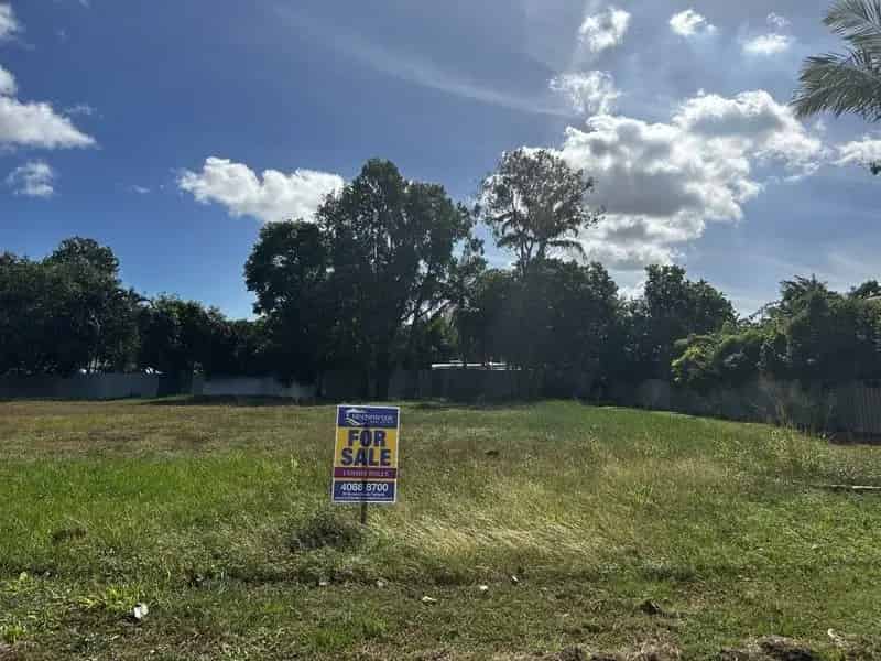 Vacant land for sale in Cardwell with 805m2 and great position