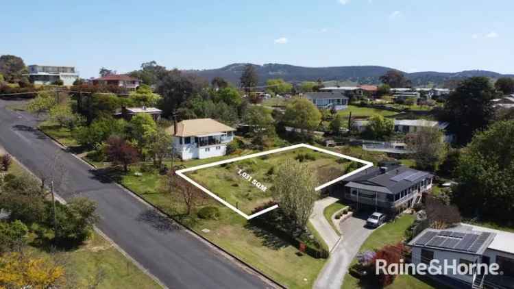 Elevated Block with Views Tumut 1031sqm