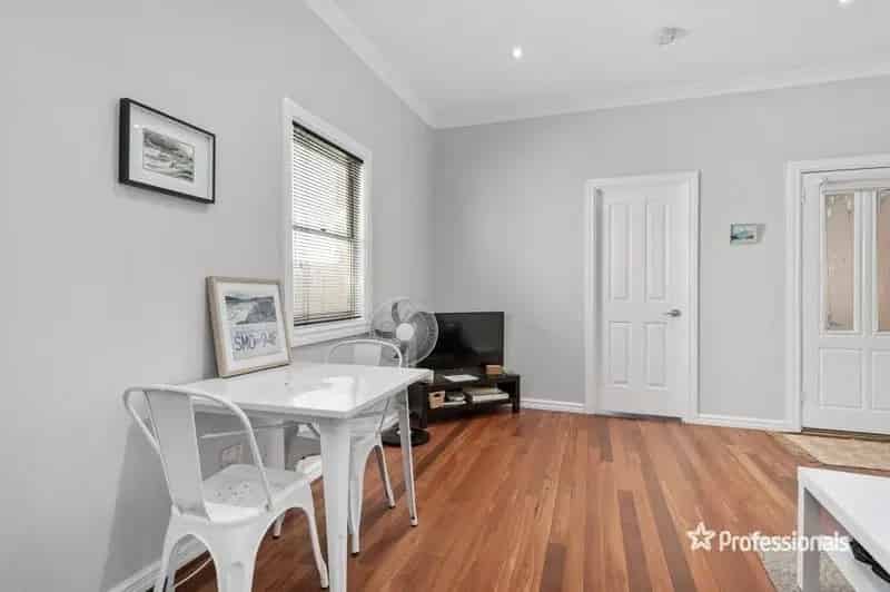 Charming, Chic & Compact Cottage in a Prime Location!