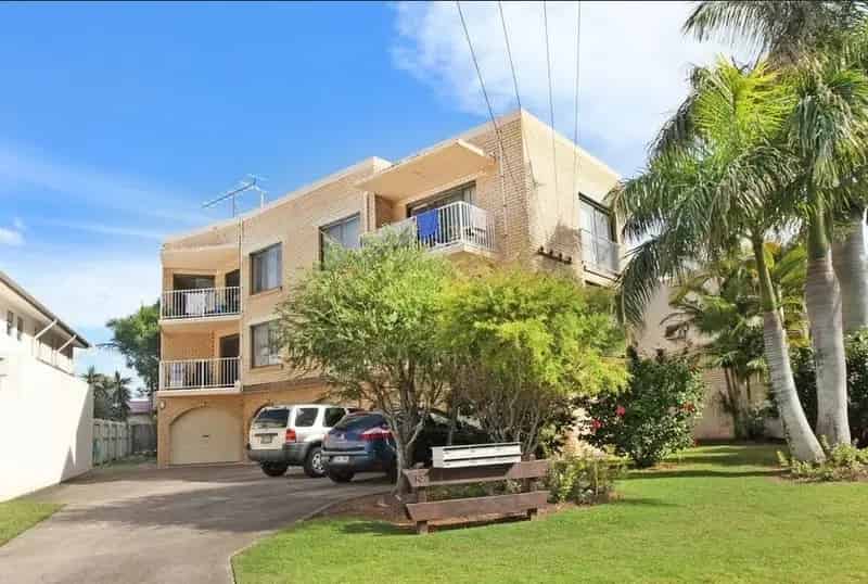 Central Mooloolaba Unit - Who needs a car when you live this close!