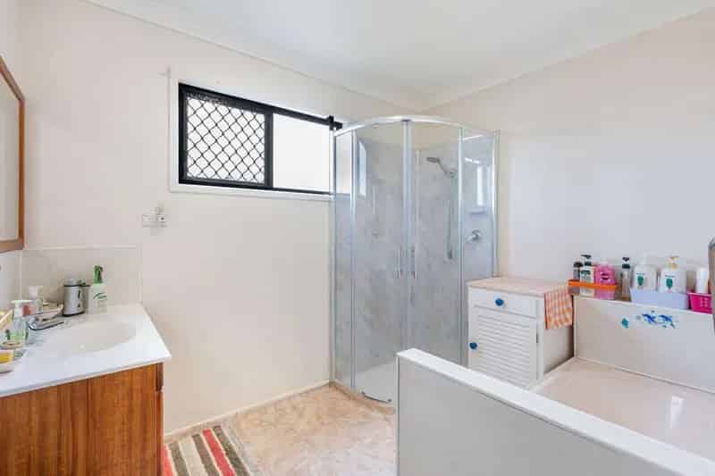 Buy rural property in Springside with 3 bedrooms on 6.52 acres