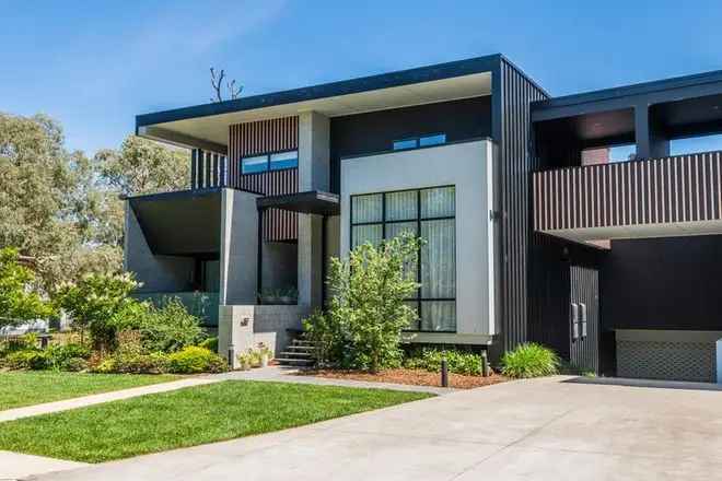 Luxury Campbell Townhome 3 Levels High Ceilings Modern Design