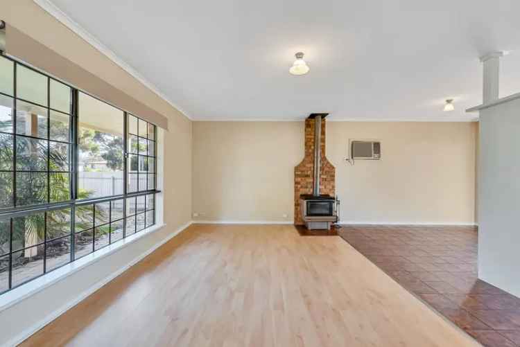 Rent three bedroom home in Murray Bridge with outdoor entertaining