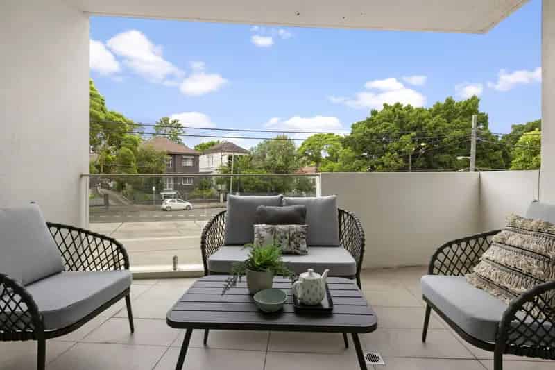 Lease Modern Apartment in Lewisham with Large Terrace and Stylish Features