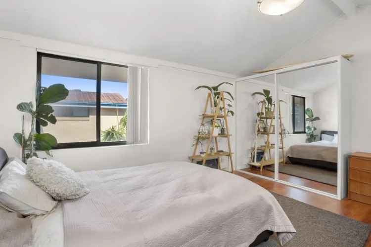 New York Style Loft Apartment Dee Why - Prime Lifestyle Retreat or Investment