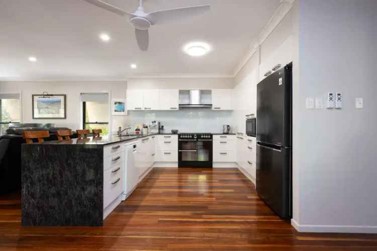 Coastal Living at Its Finest - Mullaway Beachfront Beauty