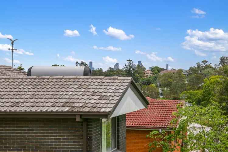 Toohey Forest Views and City Lights on a Magnificent 645m2