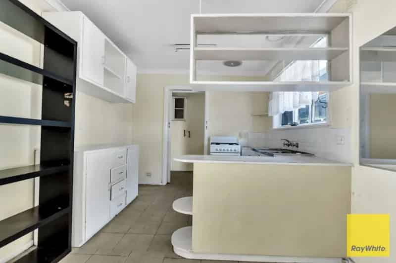 Exceptional Family Living in Prime Laverton Location!