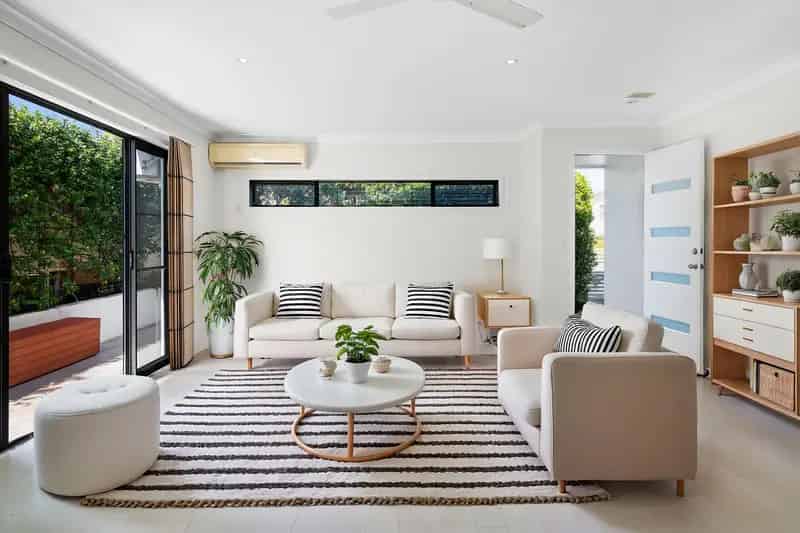 Stylish Southport Townhouse With Double Lock-up Garage