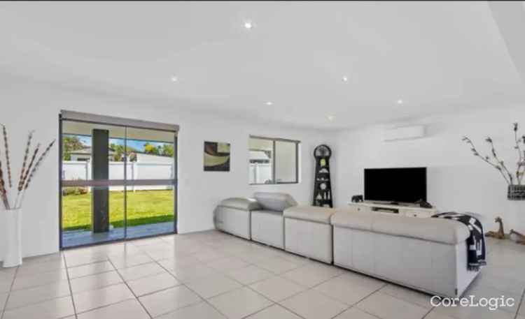 Beautiful Family Home Helensvale 4 Bed 2 Bath 829m2