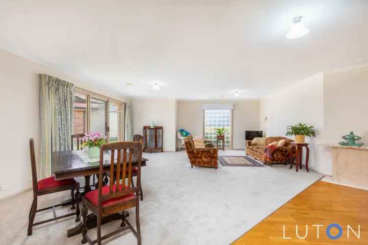 Stunning 3-Bedroom Townhouse in Monash