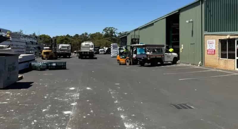 Buy Warehouse in Davenport with Office and Laydown Areas